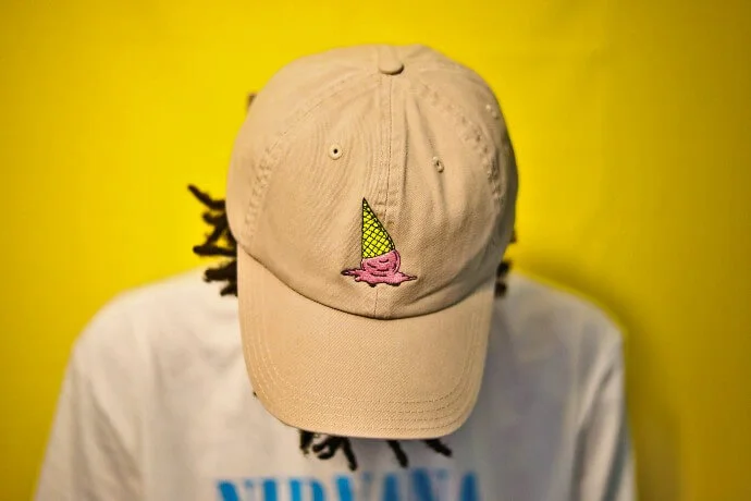 pequeñas cantidades de sombreros personalizados
