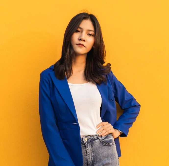 Camiseta sin mangas ajustada y blazer para mujer